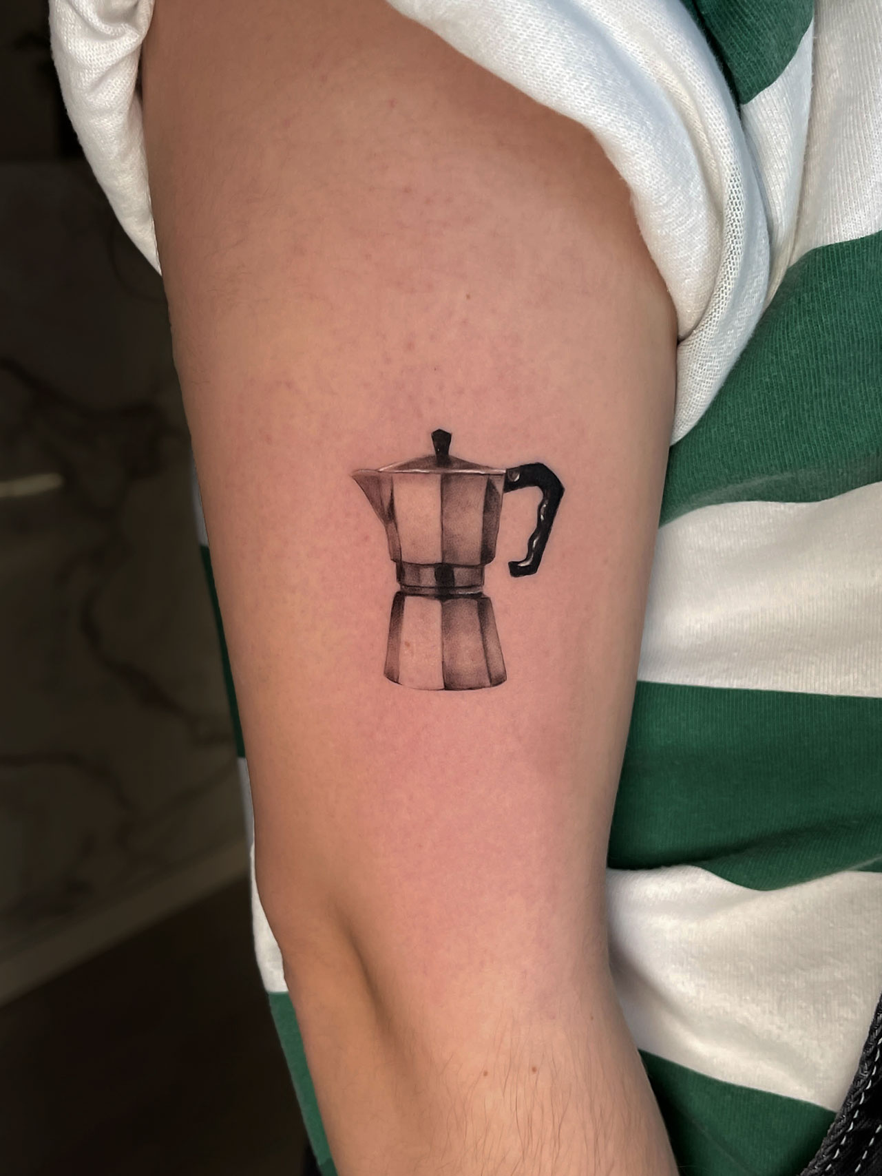 cafetera-carlos-micro-realismo-tatuaje-alicante