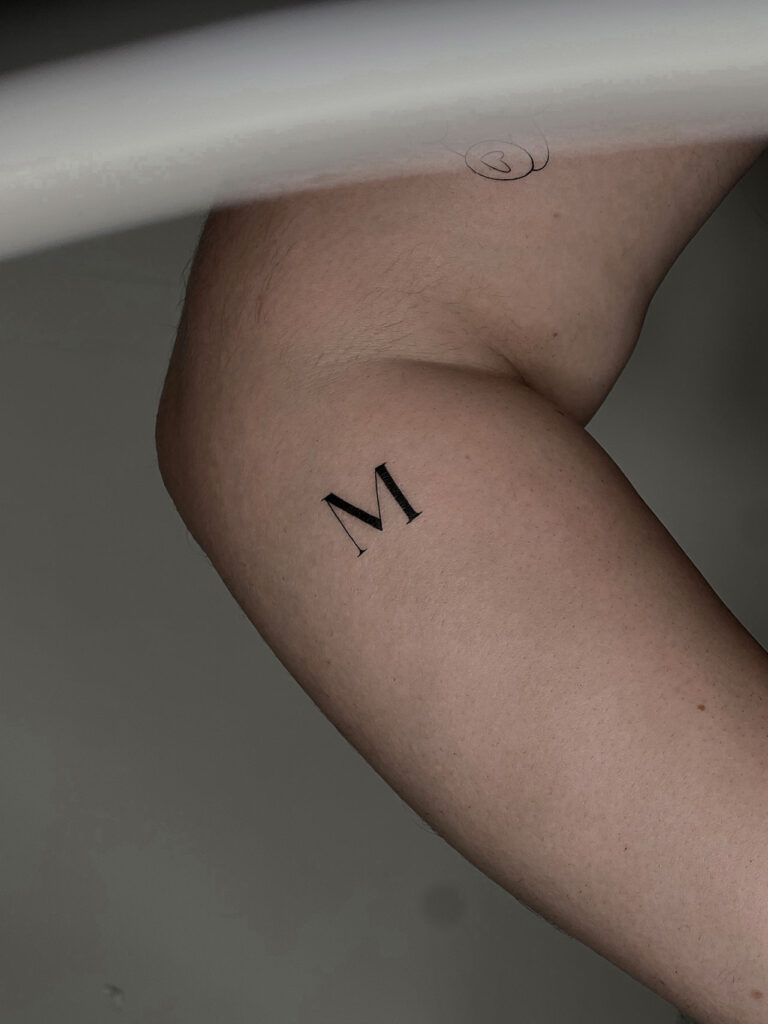 fine-line-inicial-lineafina-tatuajealicante