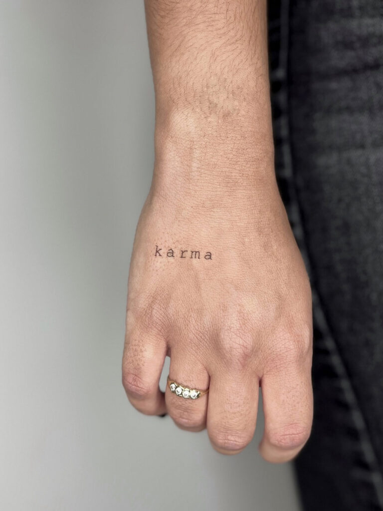 hand-tattoo-lineafina-fineline-alicante-murcia